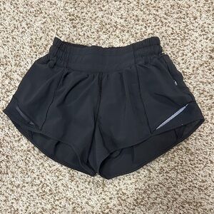 VGUC Lululemon Hotty Hot Shorts 2.5” Low-Rise - Size 0